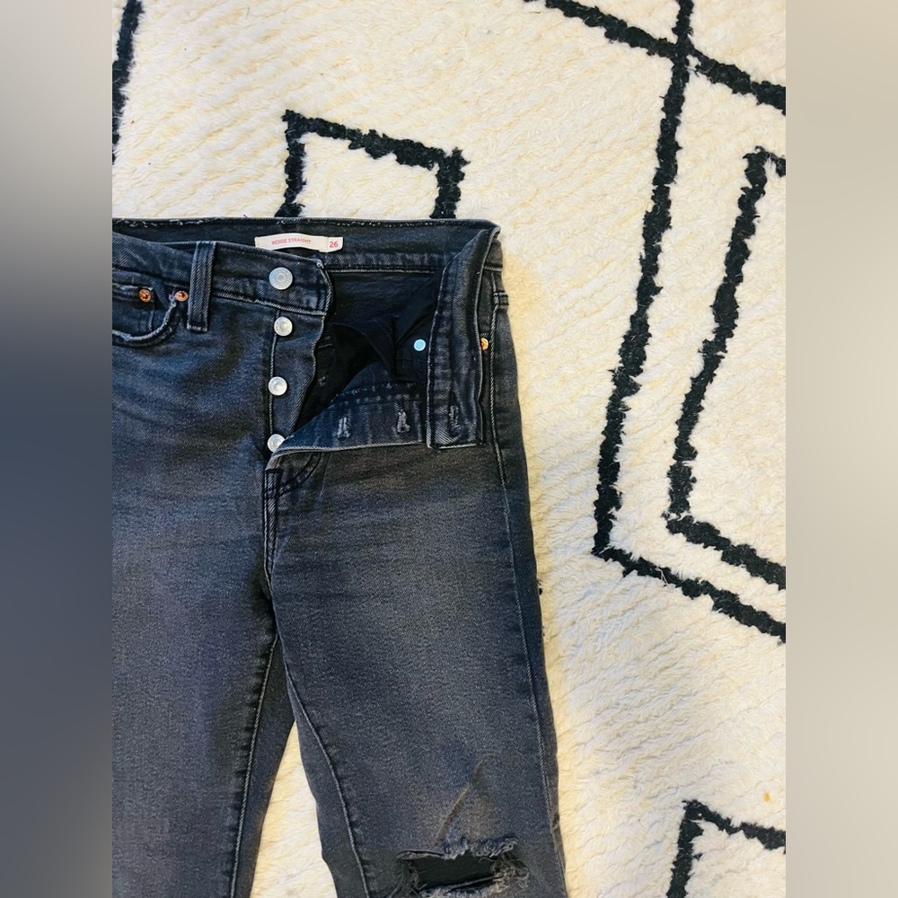LEVI DENIM / WEDGIE STRAIGHT (black) size 26. - Picture 4 of 6